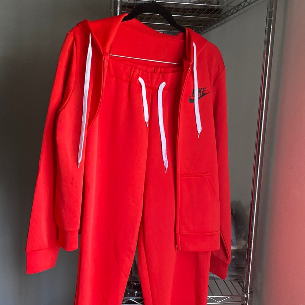Nike 2pc jogger set in Red
